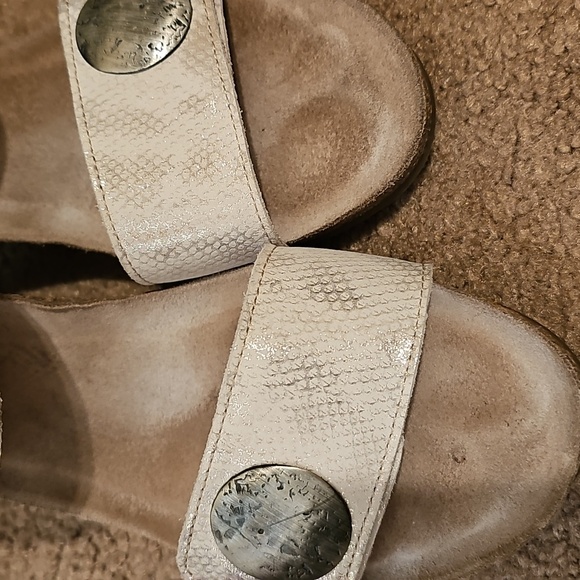 Taos Footwear Cream Sandals with Silver Details - Picture 3 of 6